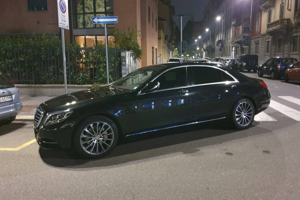 Mercedes Classe S lato sinistro sera