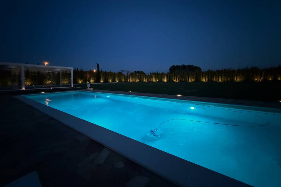 Piscina illuminata