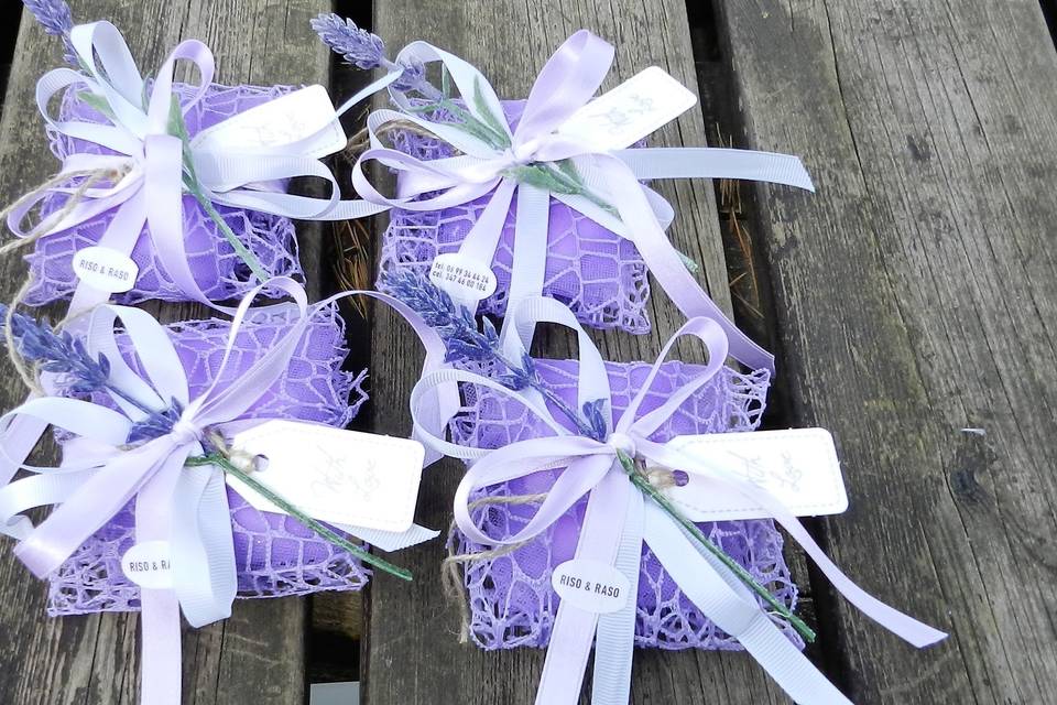 https://cdn0.matrimonio.com/vendor/3202/3_2/960/jpg/sacchetto-pacchettino-con-lavanda_2_183202.jpeg