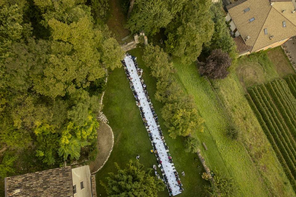 Cena nel giardino del bosco