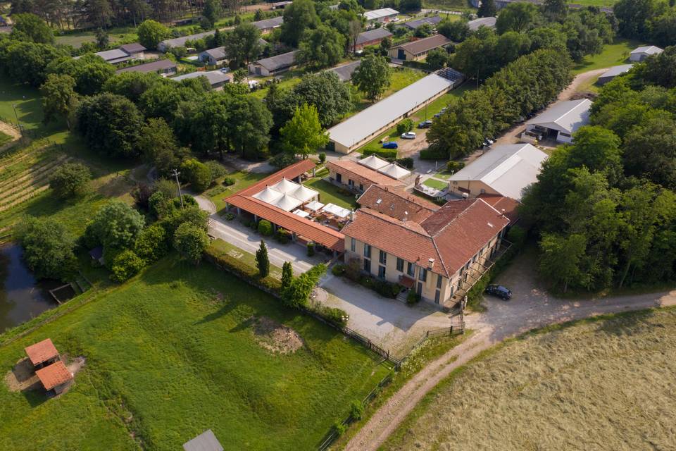 La Cascina immersa nel verde