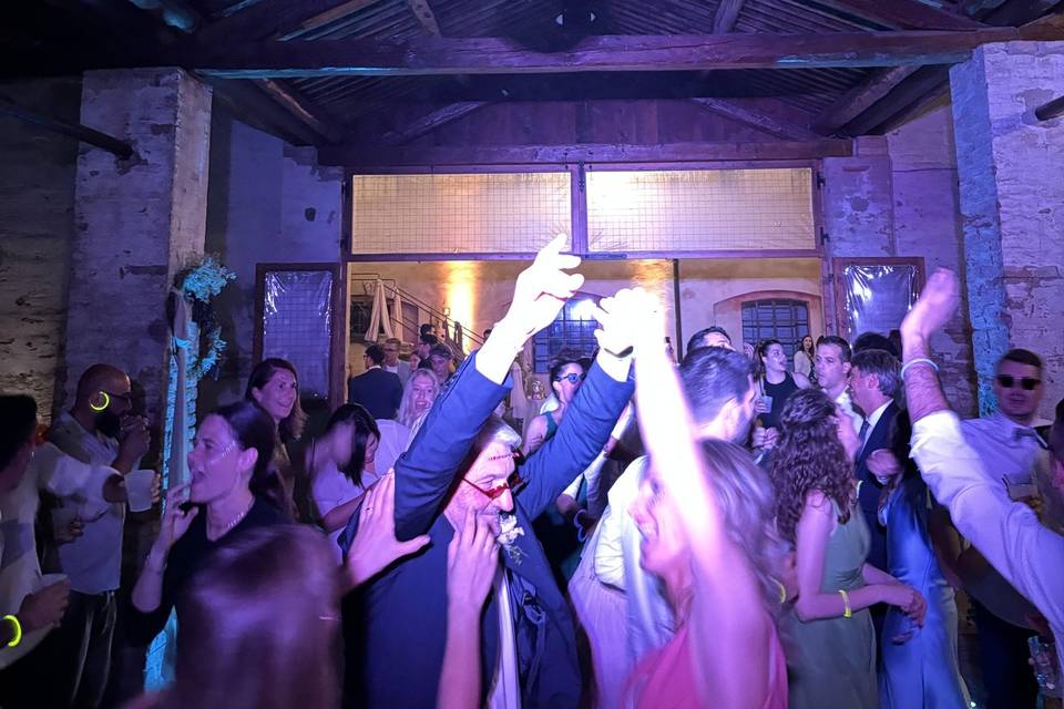 DANCE!