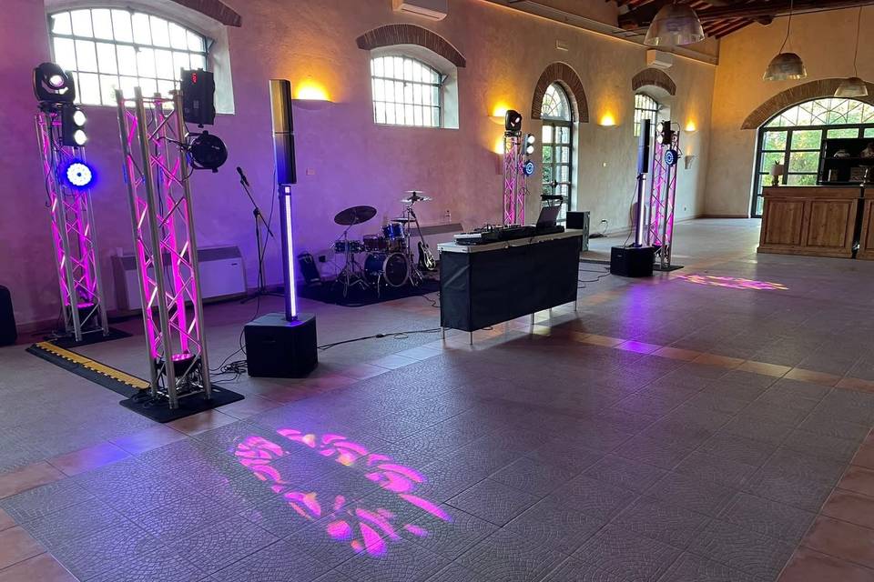 Allestimento postazione Dj