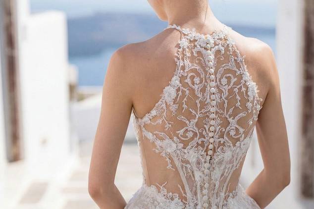 Amigoni sposa schiena traspare
