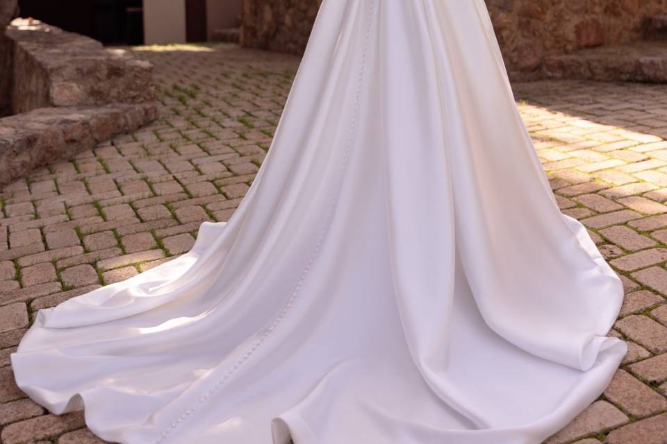 Amigoni sposa spacco