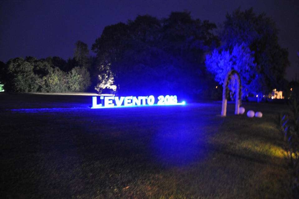 Scritte illuminate a led