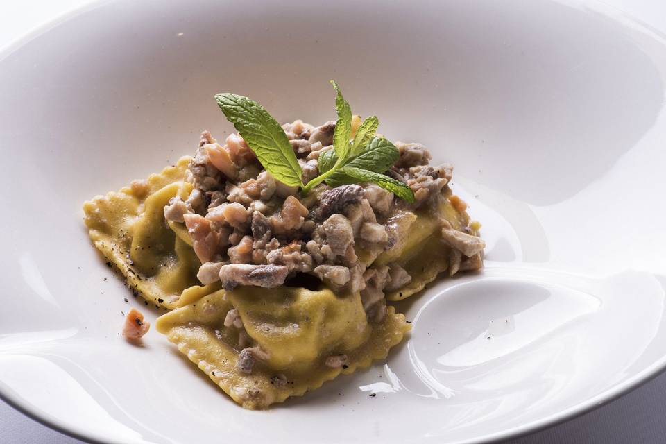 Raviolo con ragu di capriolo