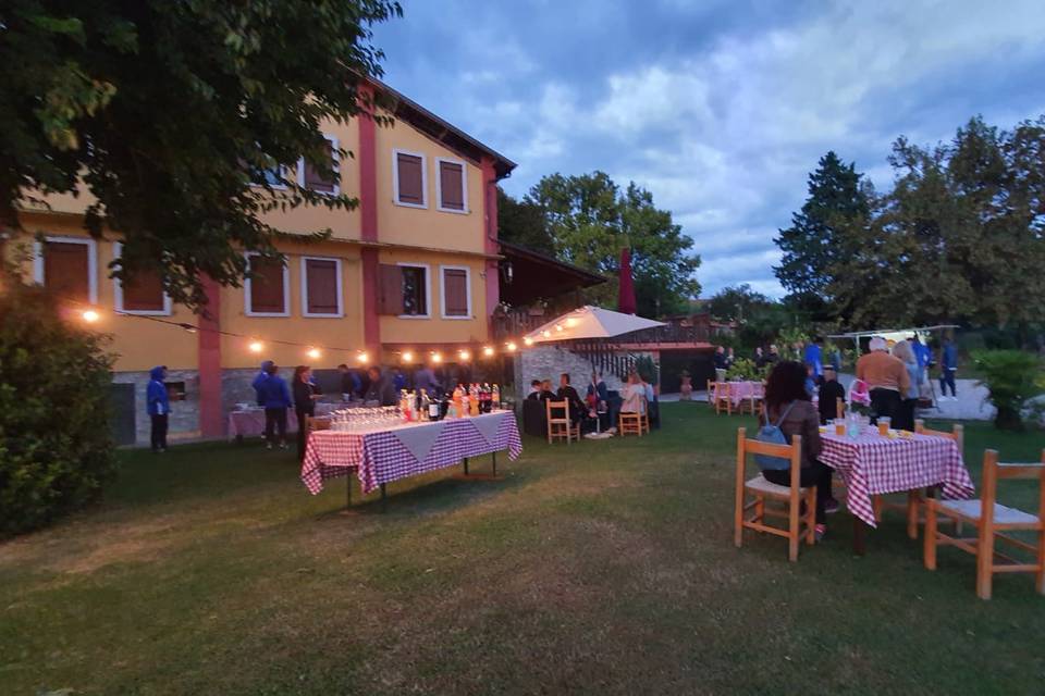 Aperitivo in giardino