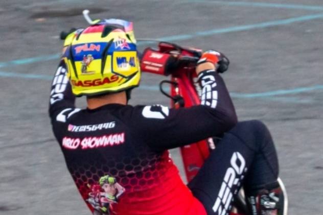 Esibizione con moto da trial