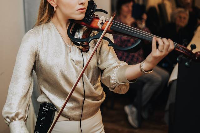 Helena Caminiti Violinista