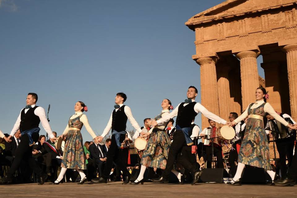 Scuola di Folklore e Tradizioni Popolari Fiori del Mandorlo