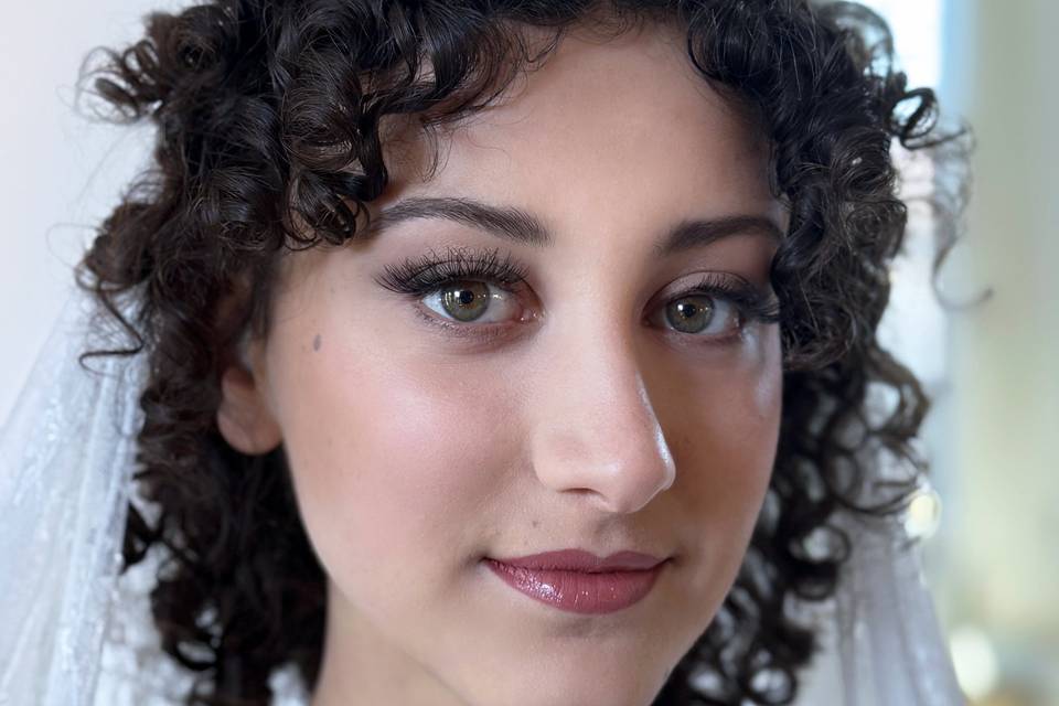 Bridal make-up, Lety