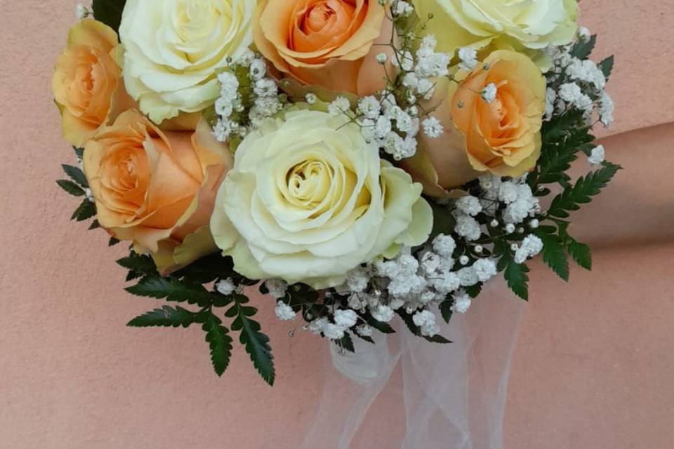 Bouquet rose bianche e arancio