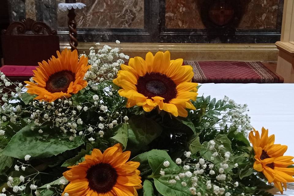 Altare con girasoli