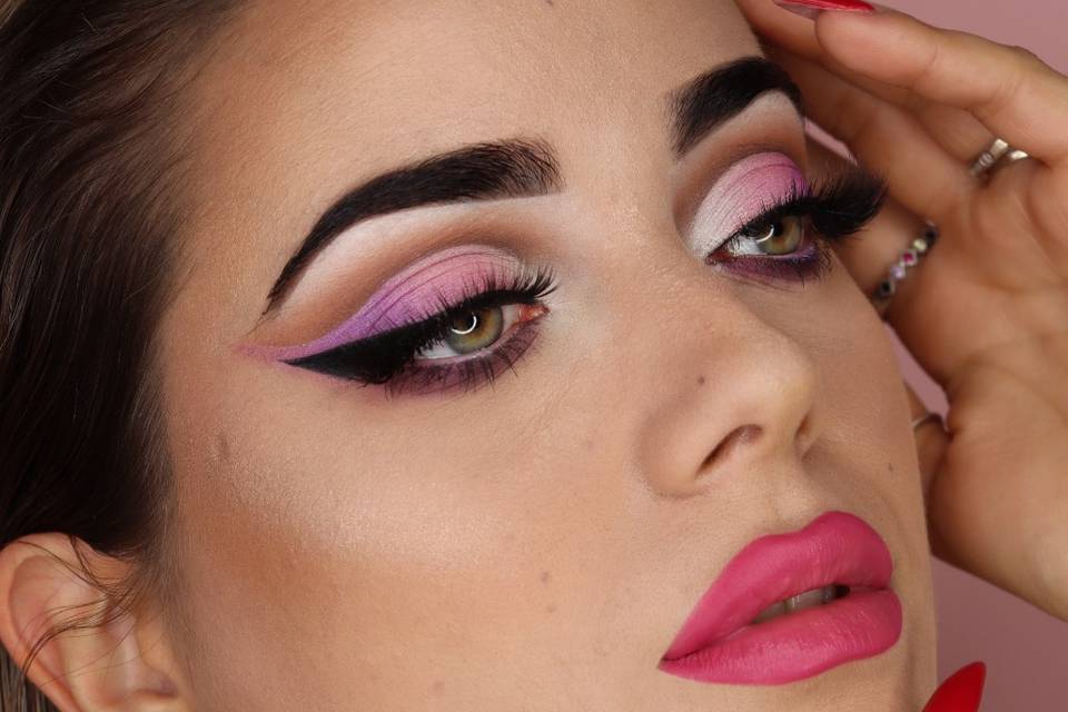 Cut crease