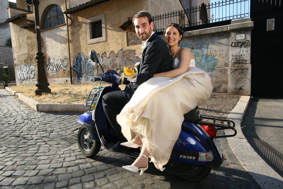 Sposi in Vespa