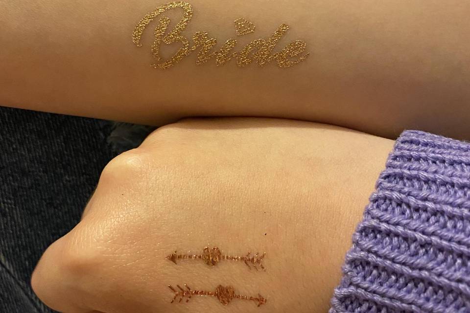 Tatuaggi metallici ad acqua