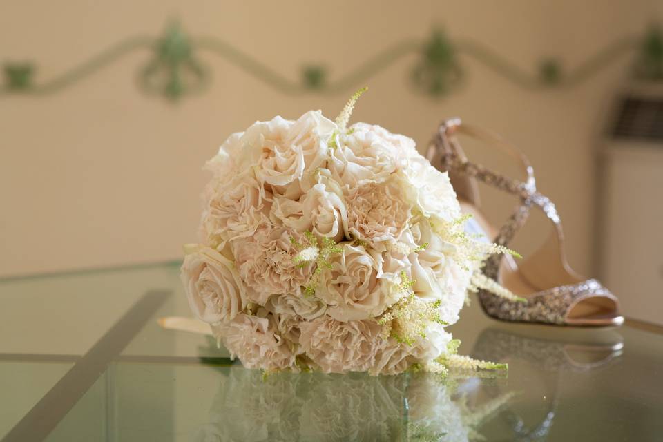 Bouquet e scarpe sposa