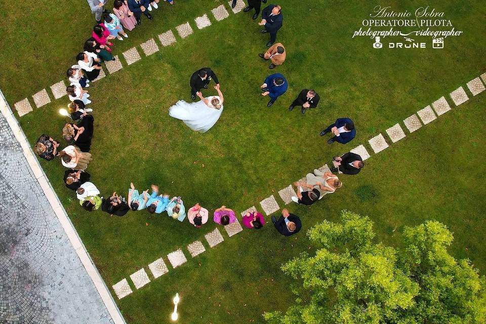Foto con drone esterna cuore