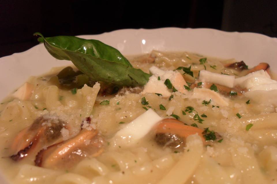 Pasta, patate, provola e cozze