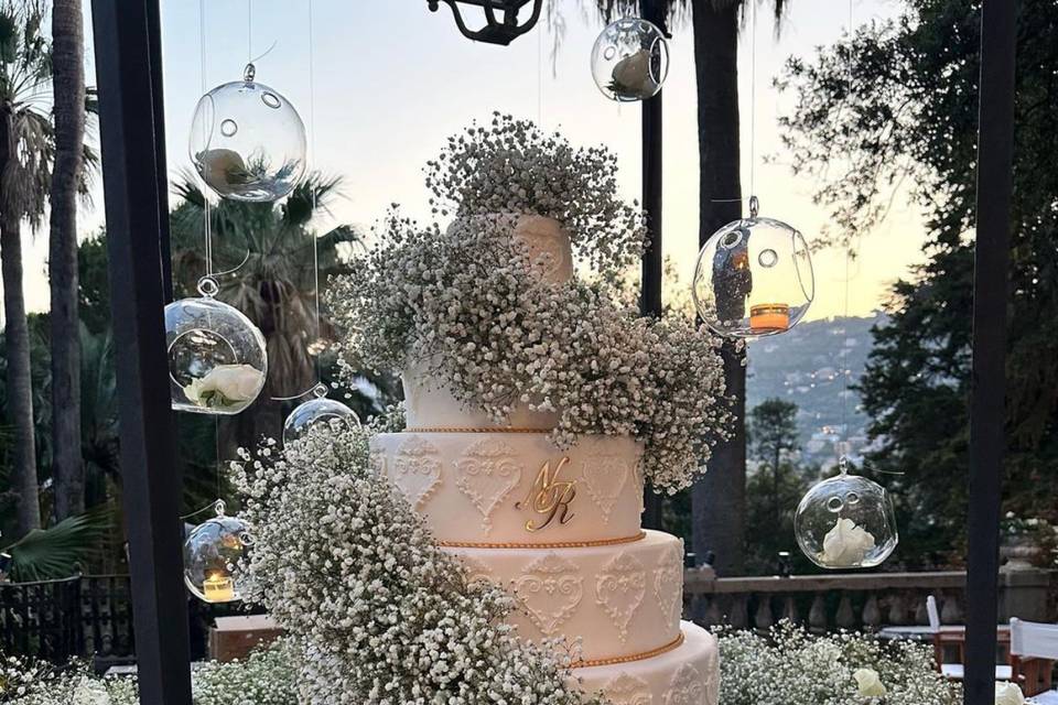 Luxury wedding cake