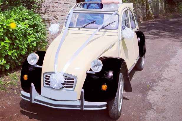 Wedding in 2cv