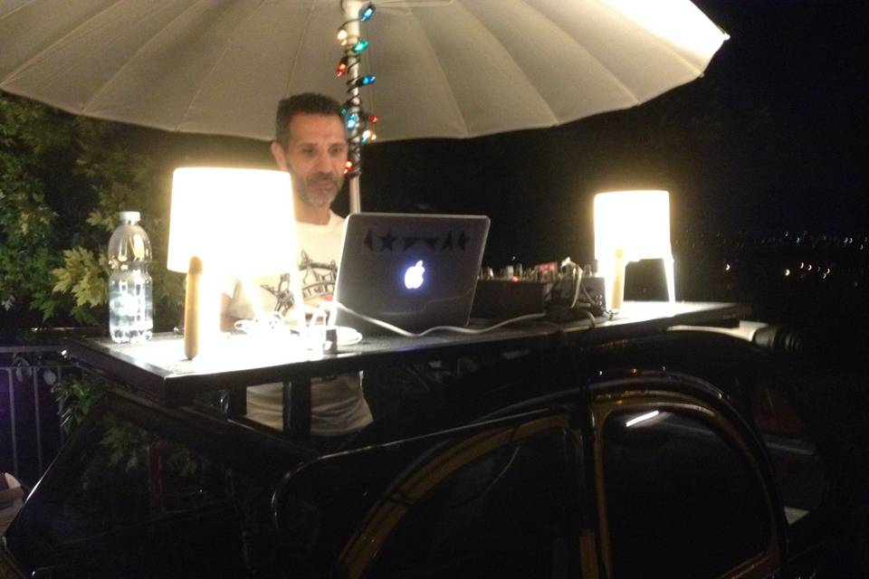 2Cv SoundTruck & DJ Dee