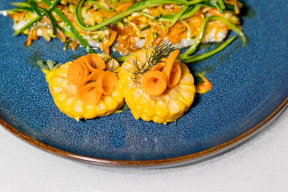 filetto pesce asparagi piatto blu