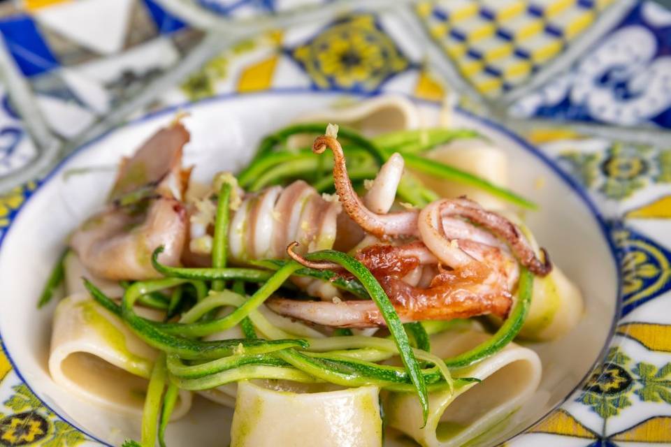 pasta frutti mare piatto ceramica colorata