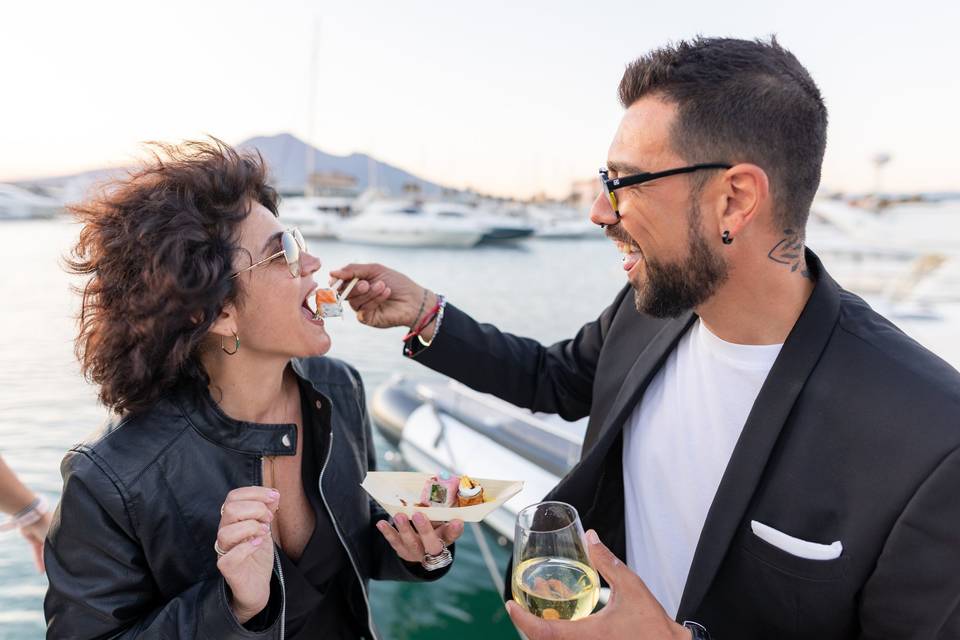 Condivisione snack romantica