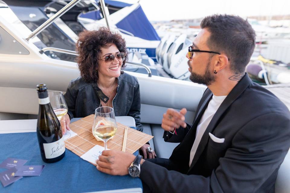 Pranzo all_aperto su yacht