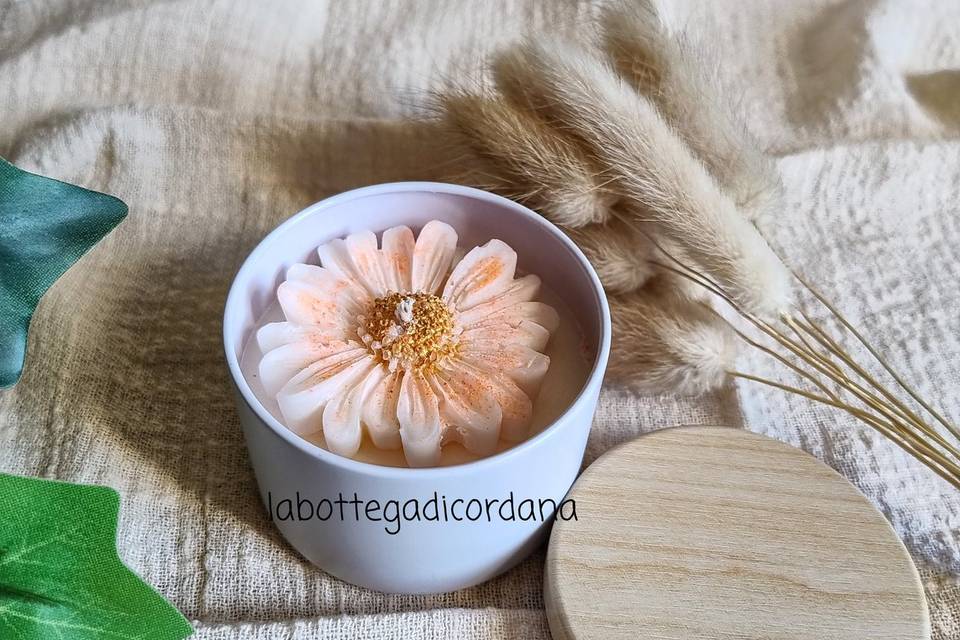 Candela con fiore
