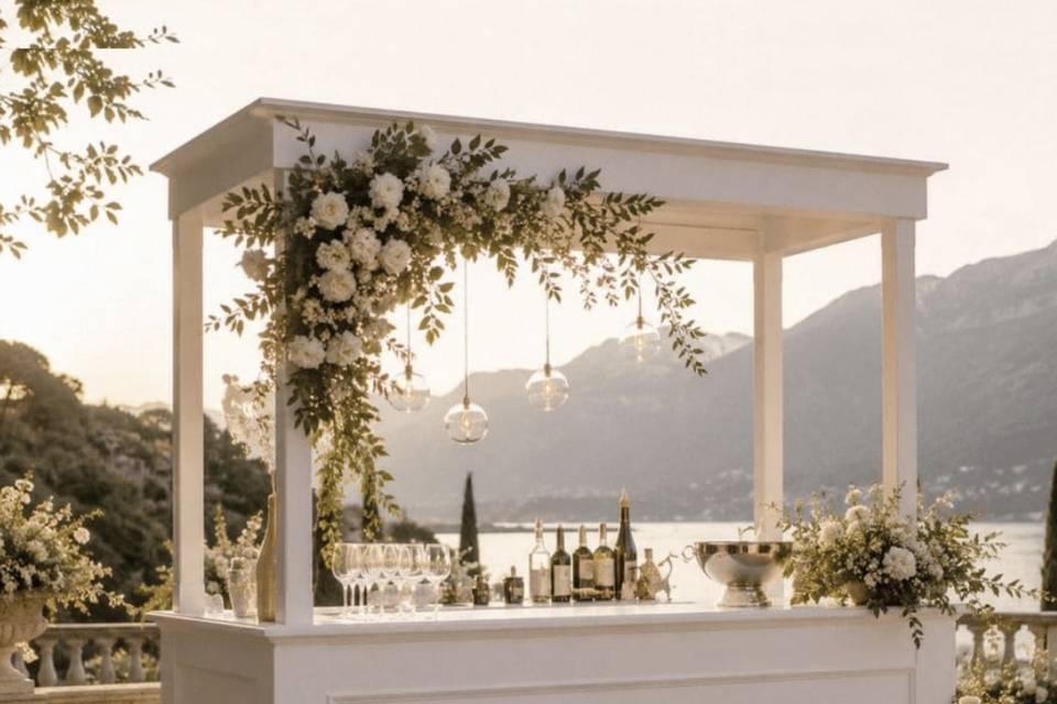 Boiserie bar