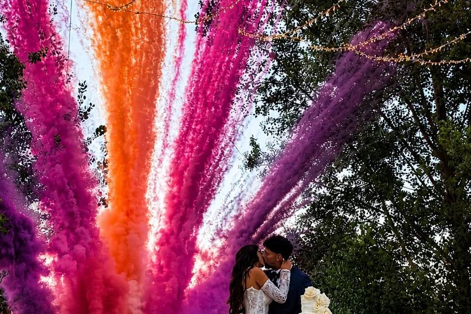 Smoke bomb