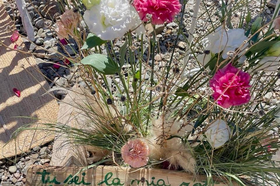 Nature chic beach weddings
