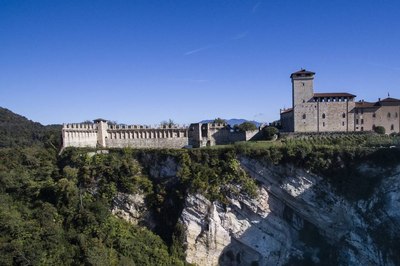 Rocca Di Angera Consulta La Disponibilit E I Prezzi