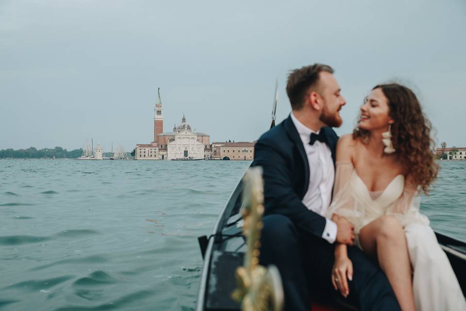 Venetian wedding on a gondola