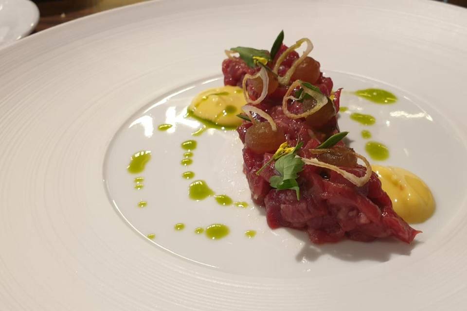 Tartare d'asina e gel di birra