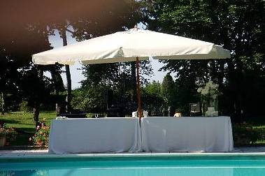 Buffet in piscina