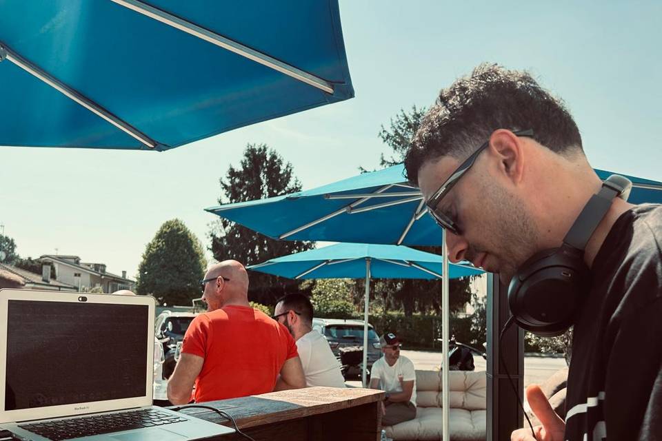 DJ SIMON