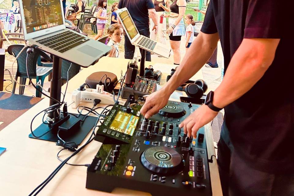 DJ SIMON