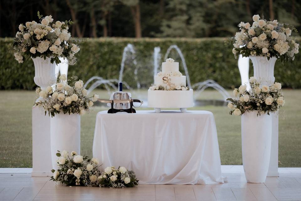 WEDDING CAKE