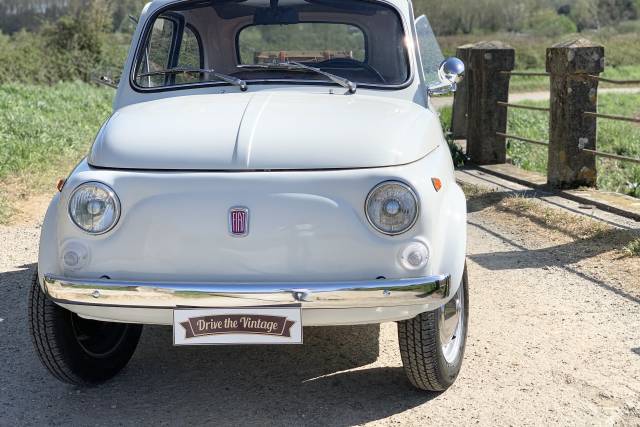 noleggio Fiat 500 bianca per matrimoni in Umbria e Toscana