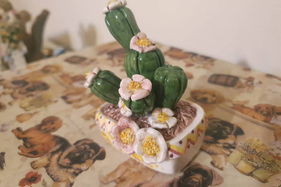 Piantina cactus e fiori