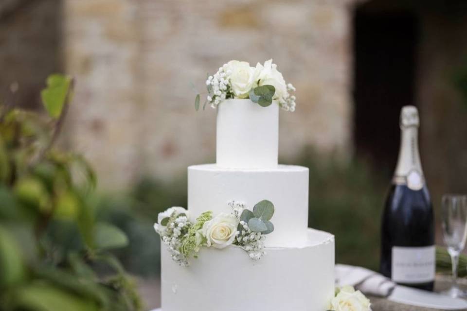 Wedding cake con fiori freschi