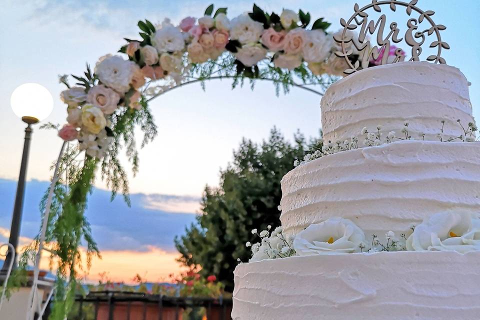 Torta nuziale in terrazzo