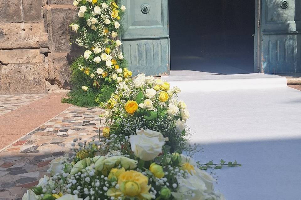 Particolare fuori chiesa