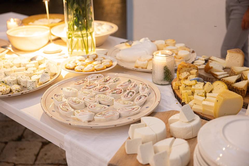 Bancarella con formaggi tipici