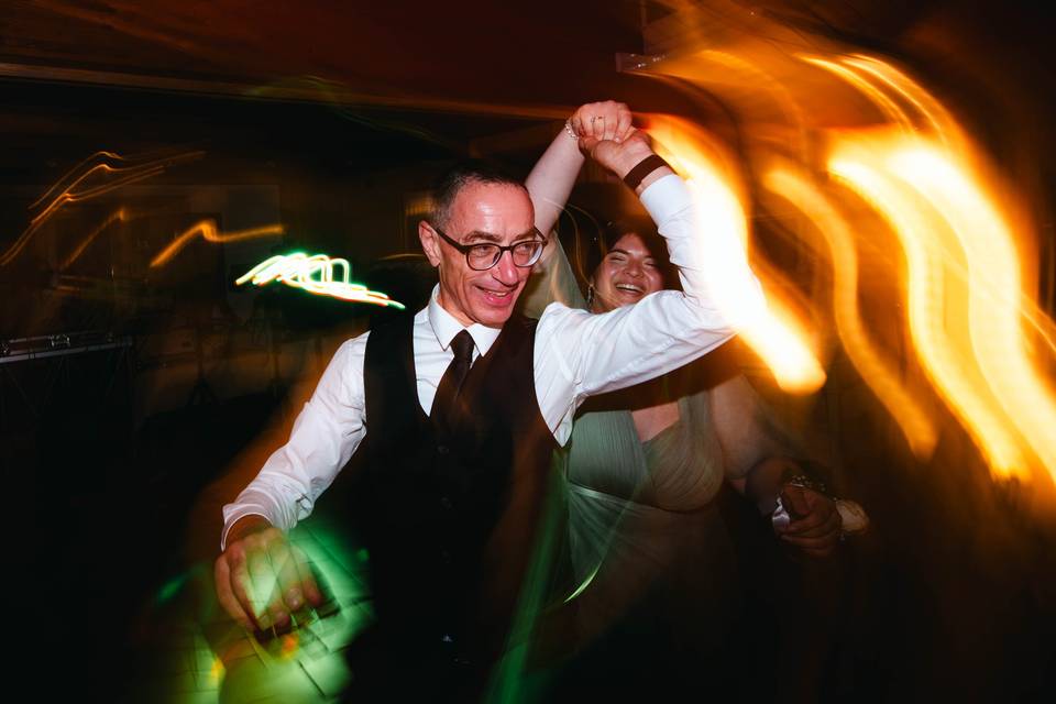 Papà della sposa si scatena