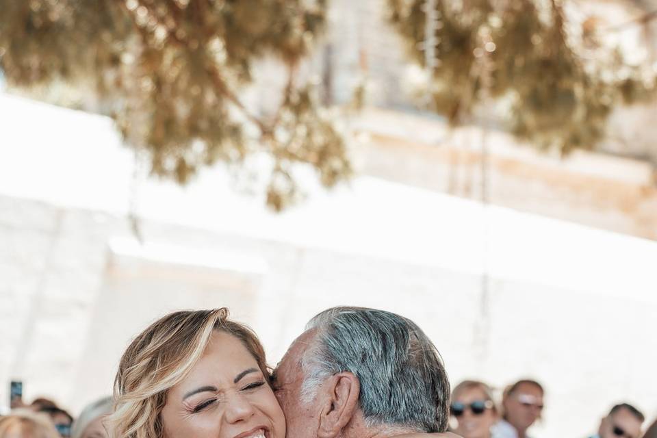 Abbraccio di un padre